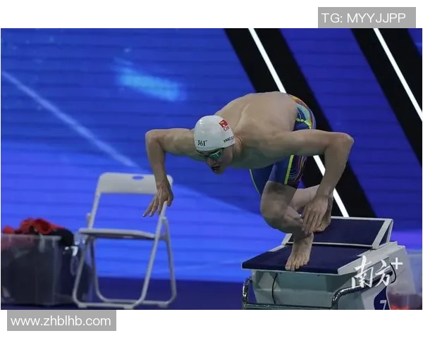 激烈对决泳池边选手奋力拼搏泳技比拼见证速度与力量的巅峰较量